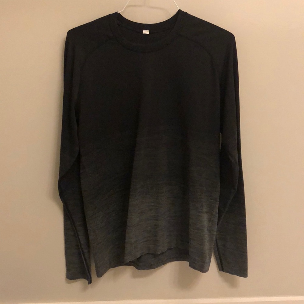 Men’s Lululemon ombré long sleeve.